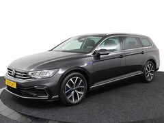 Volkswagen Passat Variant - 1.4 TSI 218Pk Automaat PHEV | Camera | Zwenkbare trekhaak | ACC |
