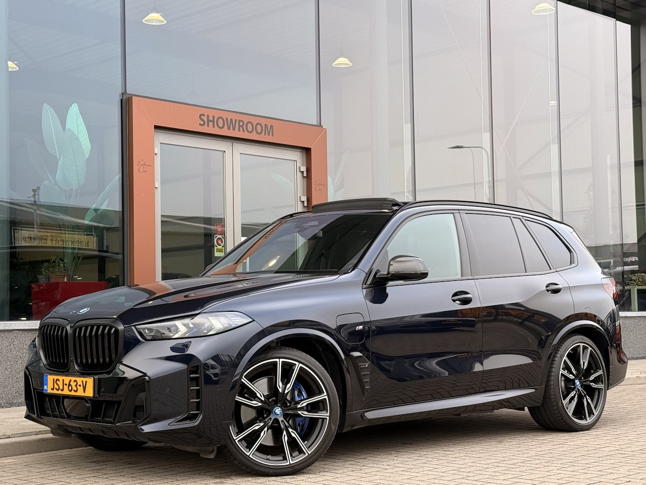 BMW X5 - xDrive50e M-Sport | Carbon | Pano | Memory | Stoelverwarming + Ventilatie | Led | Soft clo - AutoWereld.nl