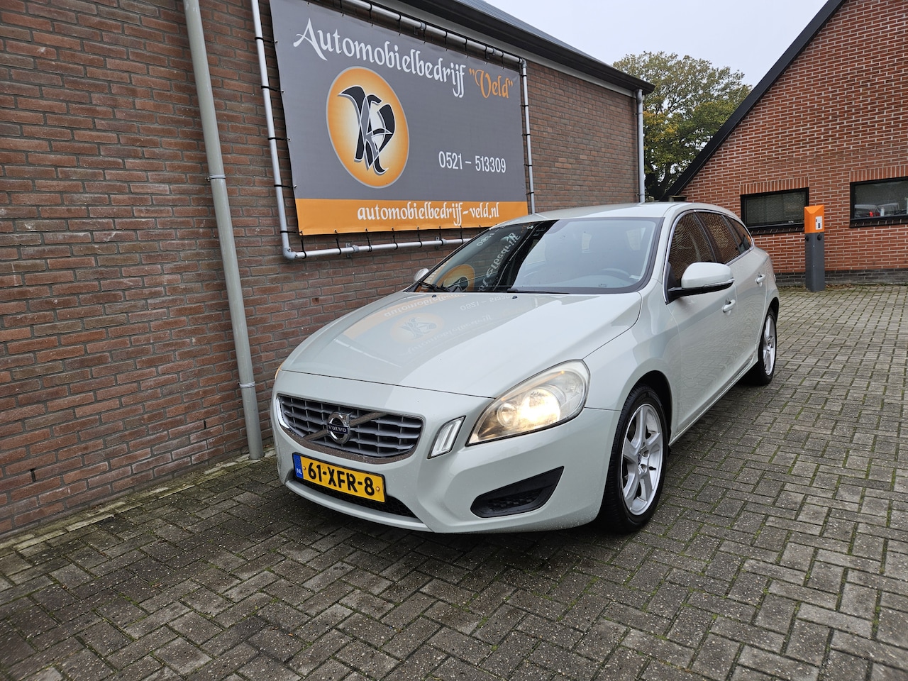 Volvo V60 - 1.6 T3 Momentum 1.6 T3 Momentum - AutoWereld.nl