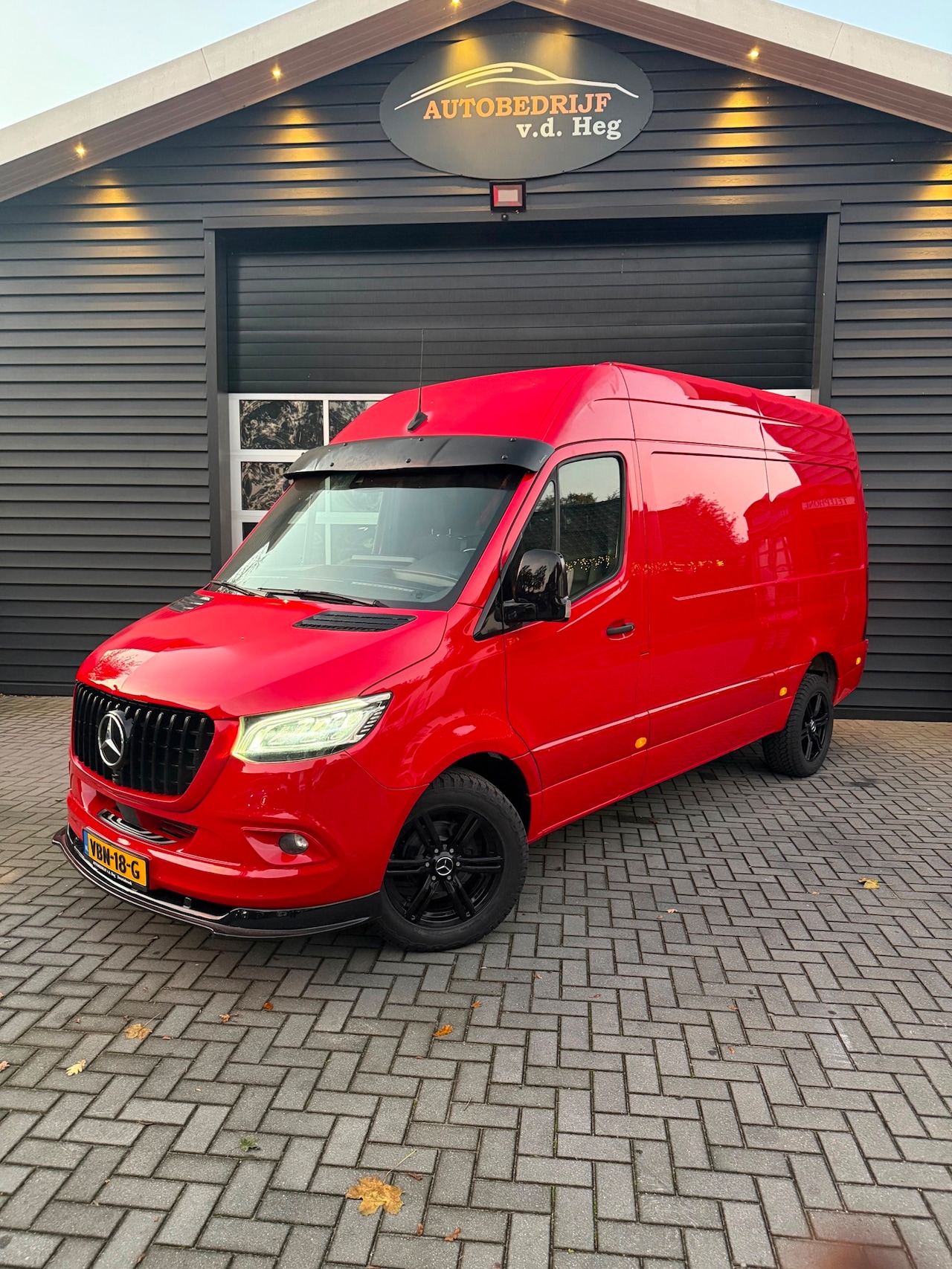 Mercedes-Benz Sprinter - 319 3.0 CDI v6 6 cilinder L2H2 euro 3500kg trekhaak lm velgen zonneklep spoiler - AutoWereld.nl