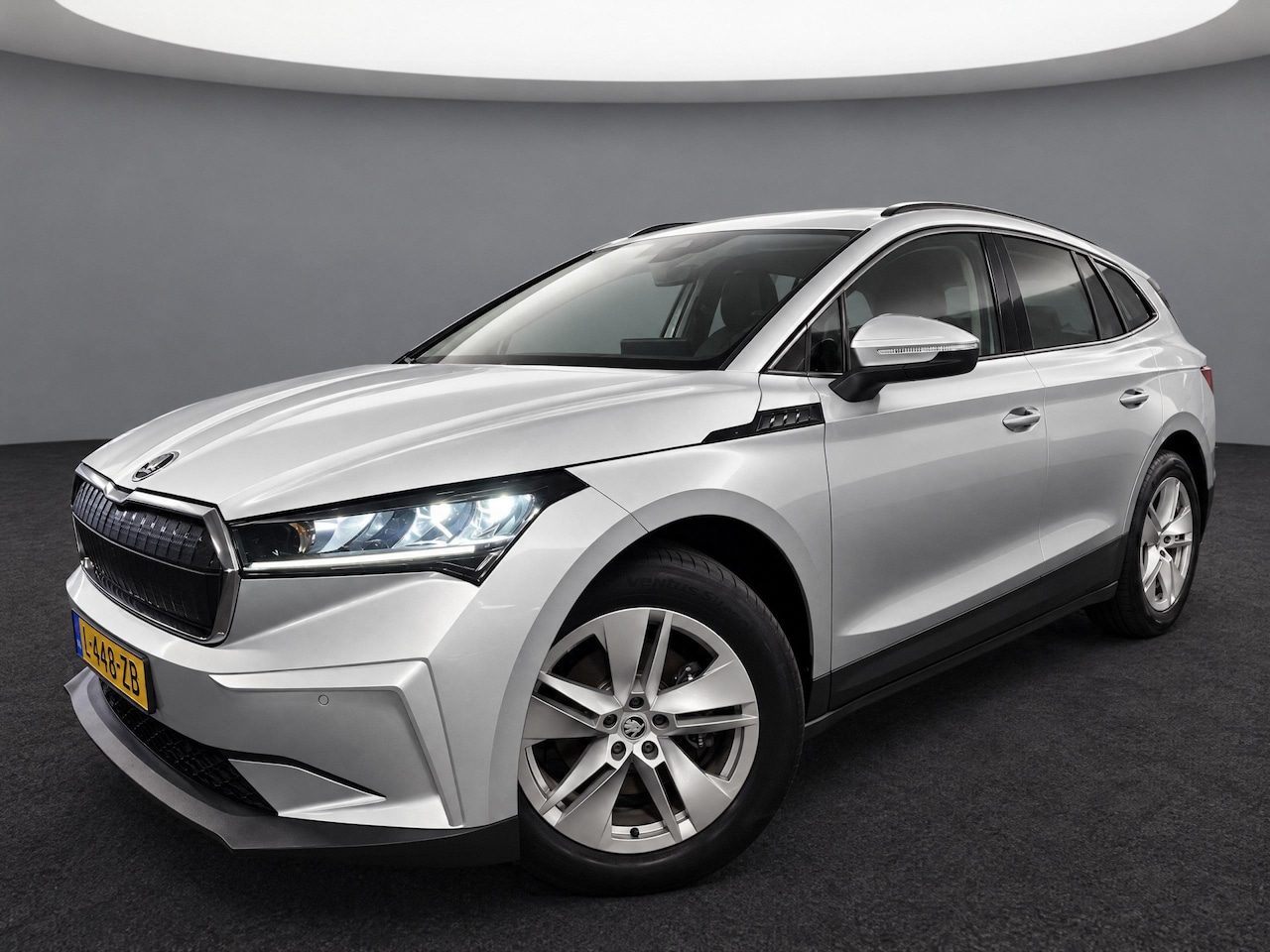 Skoda Enyaq iV - 60 180PK / Navi / Parkeersensoren V+A  / Camera / Lane Assist / App-Connect / 19''LMV P4 - AutoWereld.nl