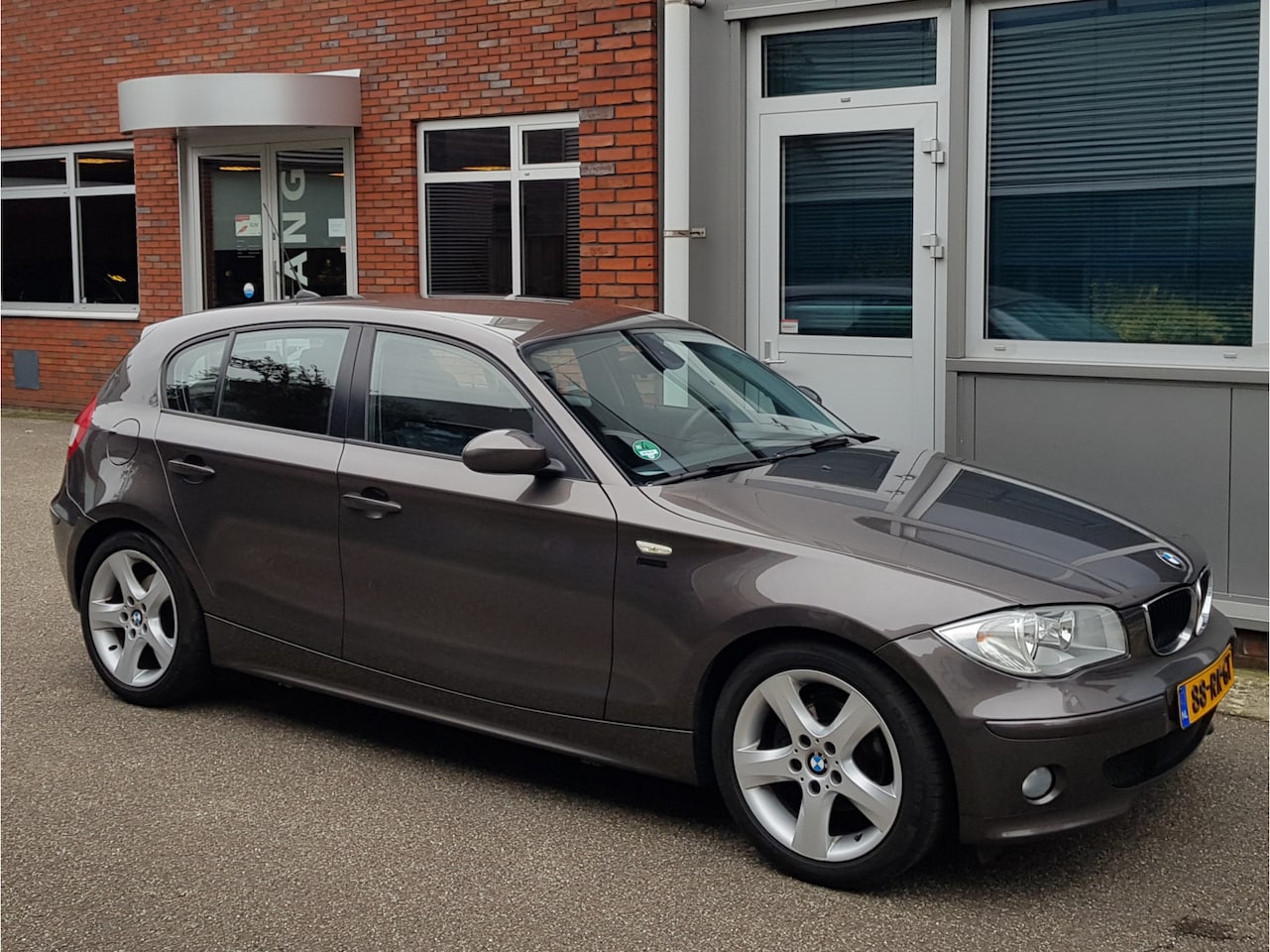 BMW 1-serie - 116i 2e Eig Sportint Cruise Airco 17"Vlg - AutoWereld.nl