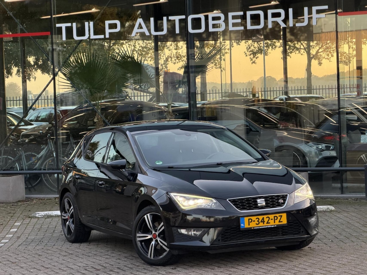 SEAT Leon - 1.4 TSI FR Business 2013 Airco Clima Navi PDC - AutoWereld.nl