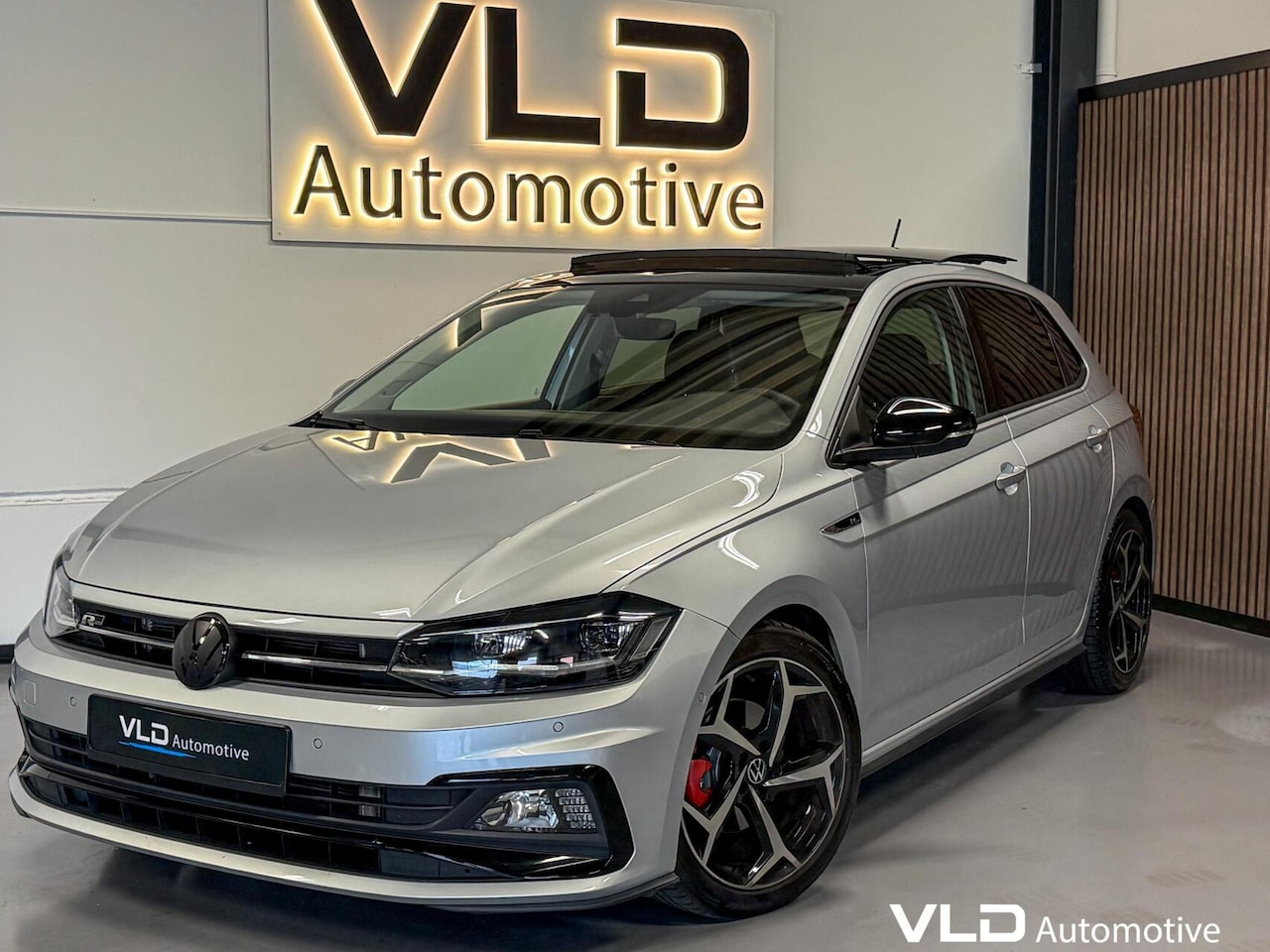 Volkswagen Polo - 1.5 TSI Highline 3x R-Line CAM ACC PANO BEATS - AutoWereld.nl