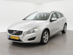 Volvo V60 - 2.0 D4 163 PK 5-CILINDER SUMMUM + LEDER | XENON | TREKHAAK | STOELVERW. | NAVIGATIE