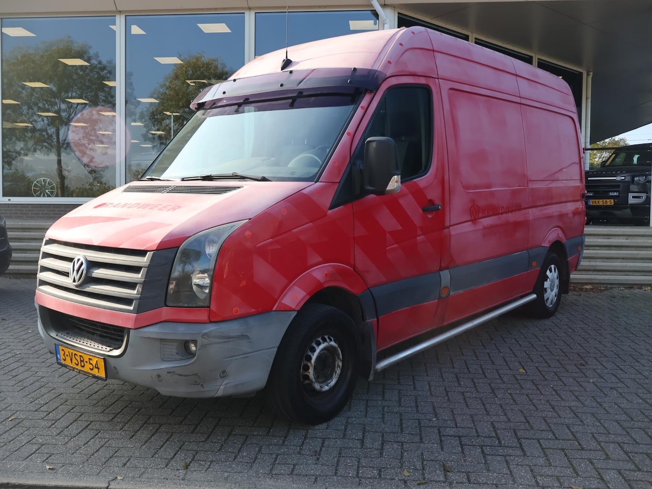 Volkswagen Crafter - 2.5 TDI 136 PK AUT. L2H2 + LAADLIFT | RIJPLAAT | AIRCO | CRUISE | STANDKACHEL | COMFORTSTO - AutoWereld.nl