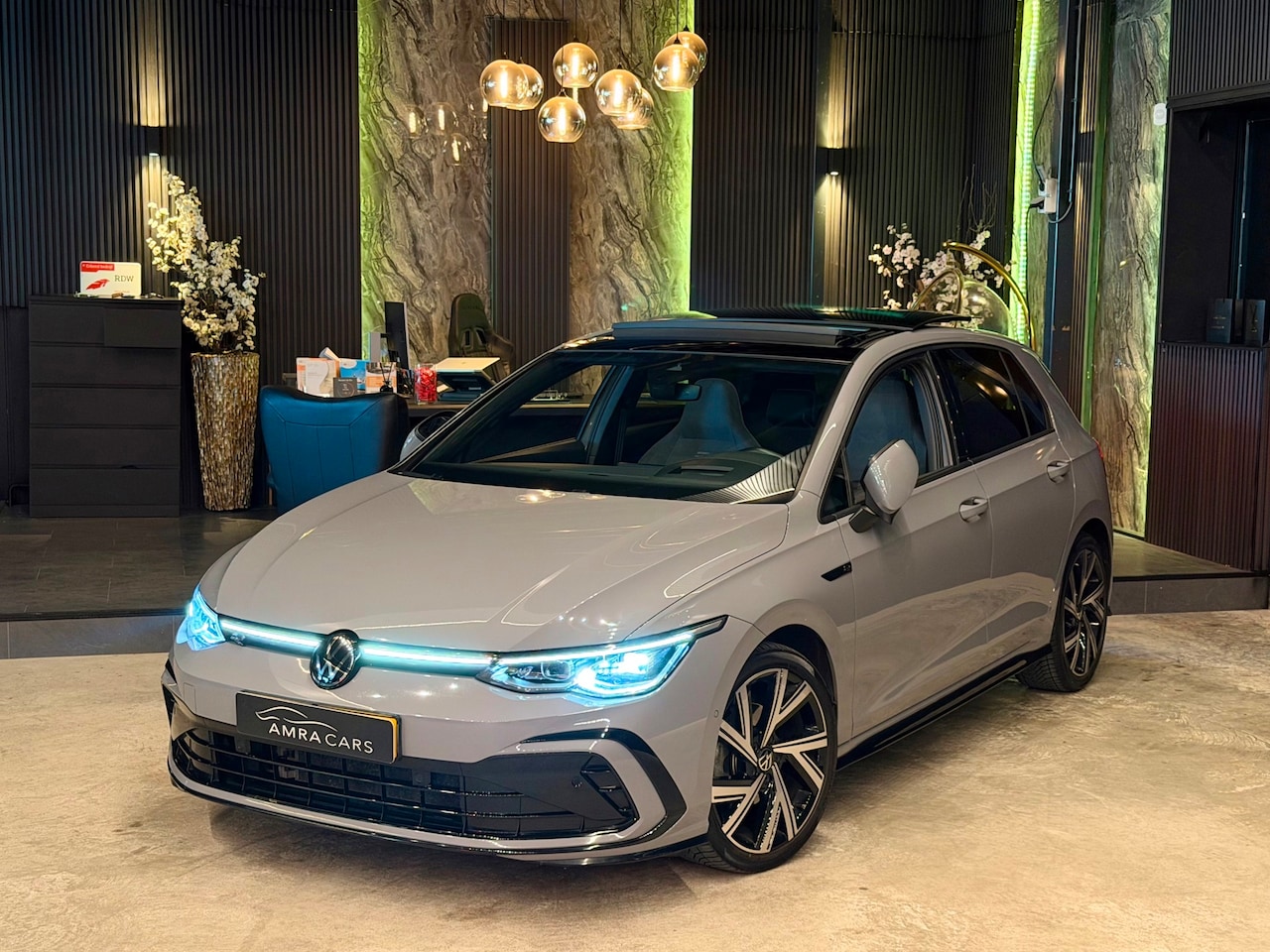 Volkswagen Golf - 1.5 eTSI 3X R-Line|PANO|HEAD UP|BOMVOL! - AutoWereld.nl
