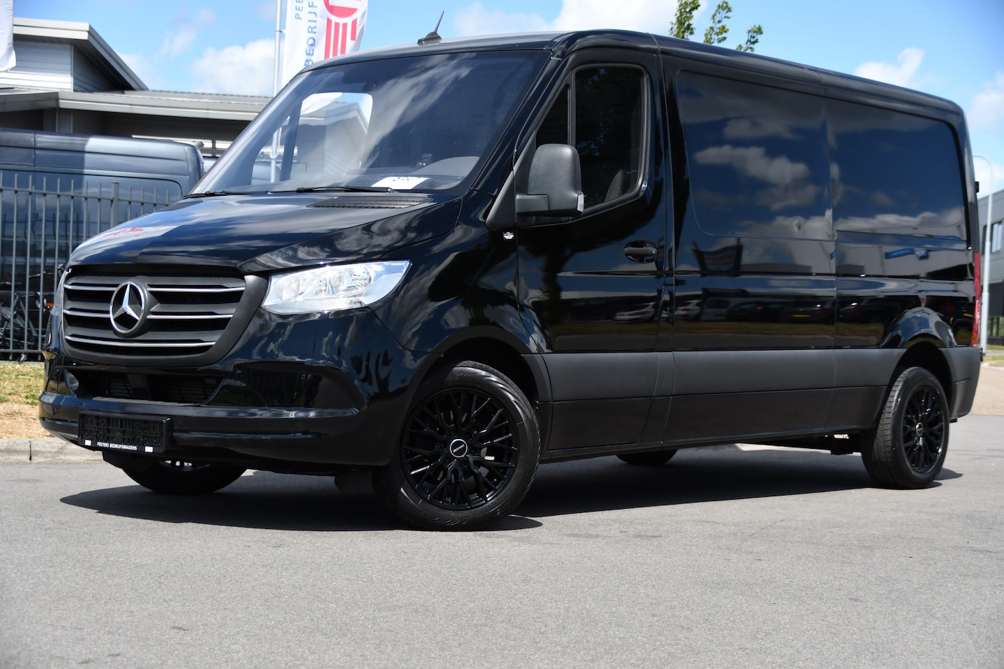 Mercedes-Benz Sprinter - 314 2.2 CDI L2H1 Black Edition Adaptieve Cruise, Camera, Carplay, Trekhaak, 10,5'' Mbux, A - AutoWereld.nl