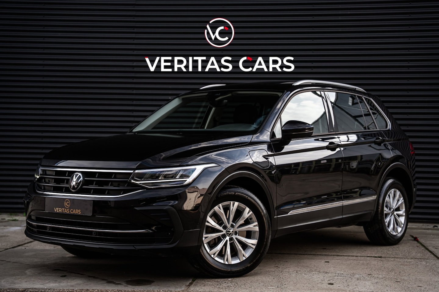 Volkswagen Tiguan - 1.4 TSI eHybrid Business+ 245PK|BTW|Pano|IQ-Drive|E-Mode|Camera|ACC|Carplay|Stoelverw e.o. - AutoWereld.nl