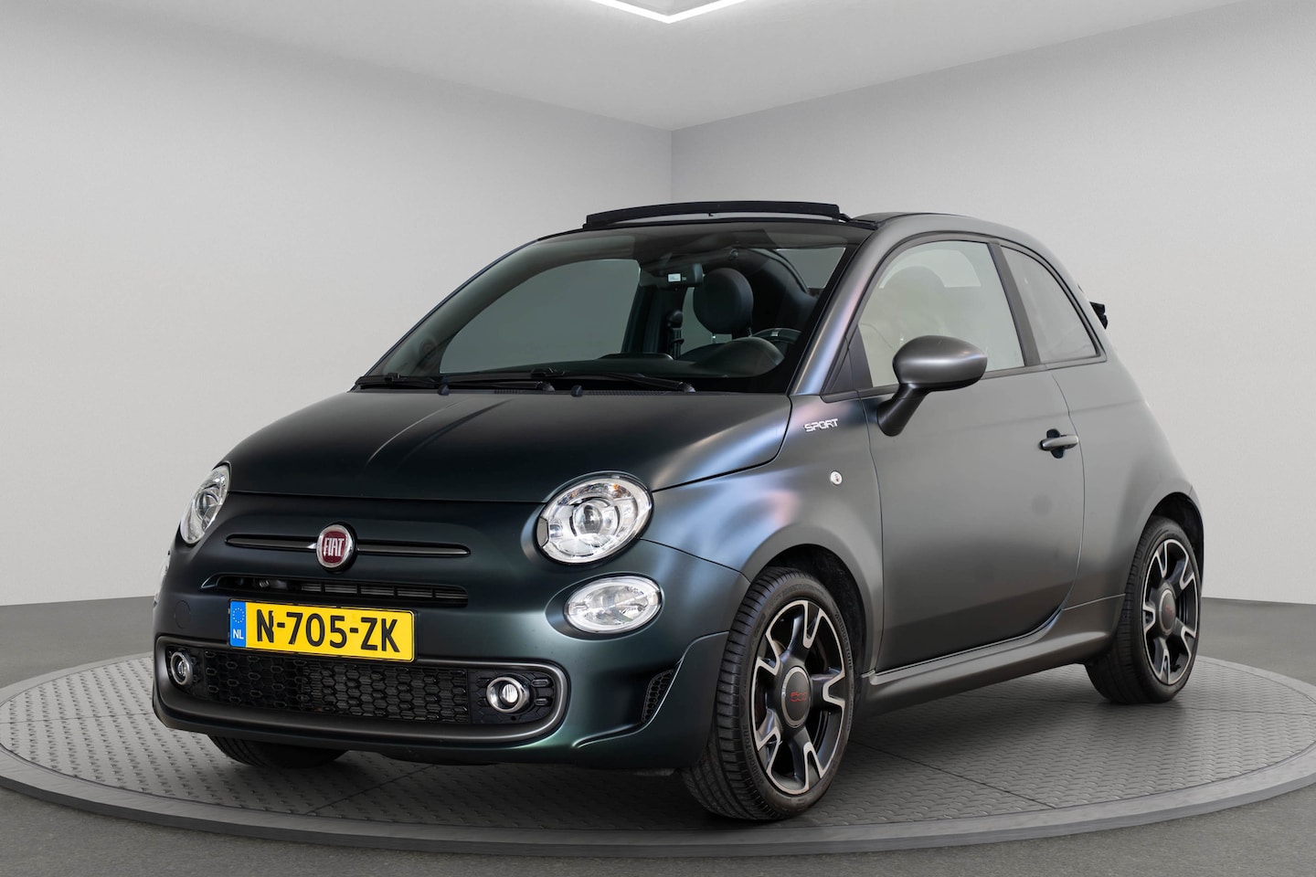 Fiat 500 C - 1.0 Hybrid Sport | Cabrio | Parkeersensoren | Climate Controle | Matte Lak | Apple Carplay - AutoWereld.nl