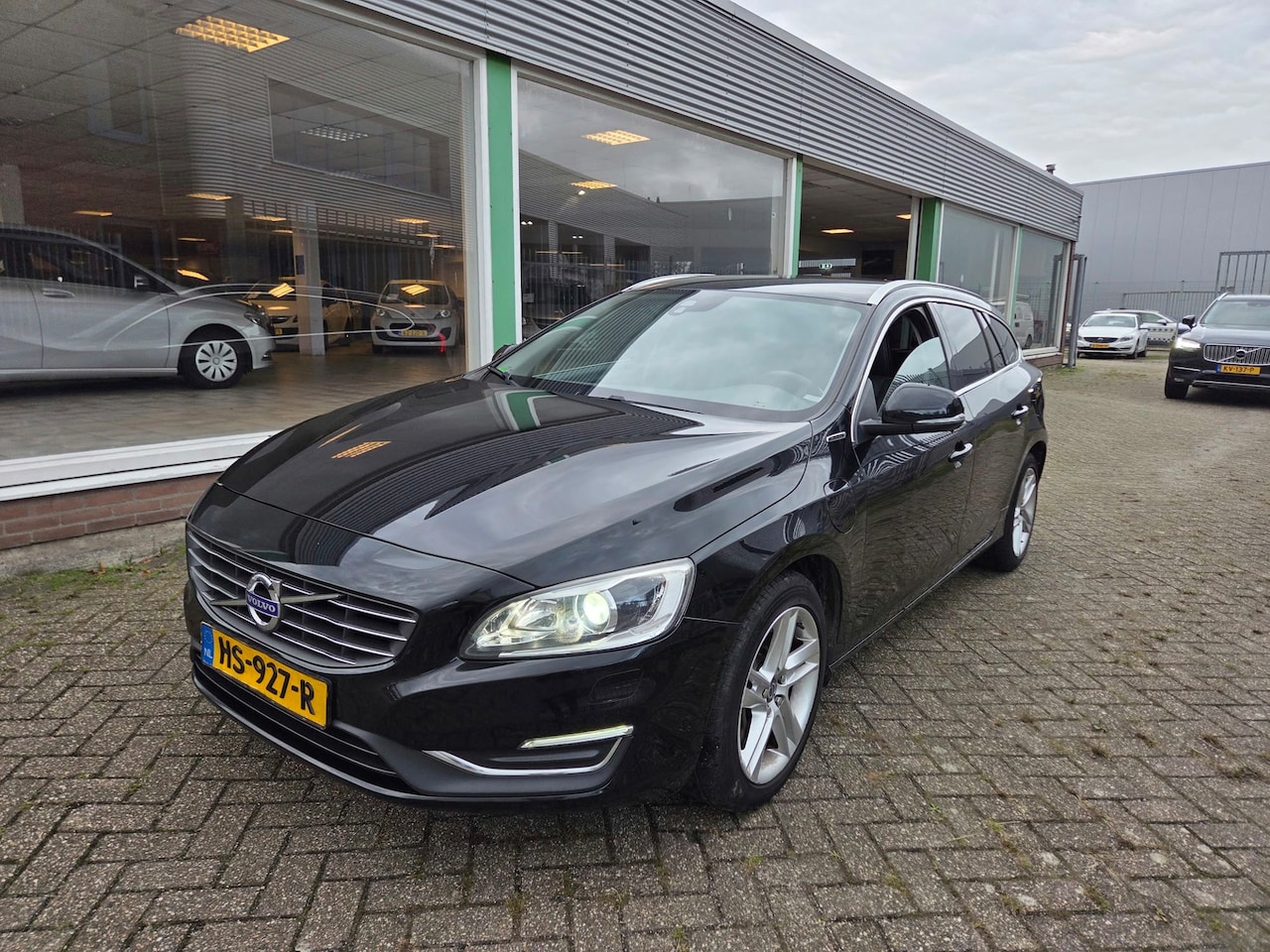 Volvo V60 - 2.4 D6 Twin Engine Summum|NAP|PDC|NAVI| - AutoWereld.nl