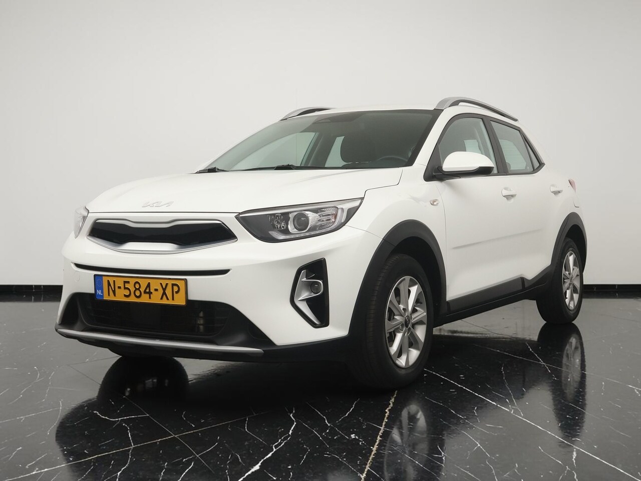 Kia Stonic - 1.0 T-GDi MHEV DynamicLine Navi Pack - Navigatie - Camera - Climate control - Cruise contr - AutoWereld.nl