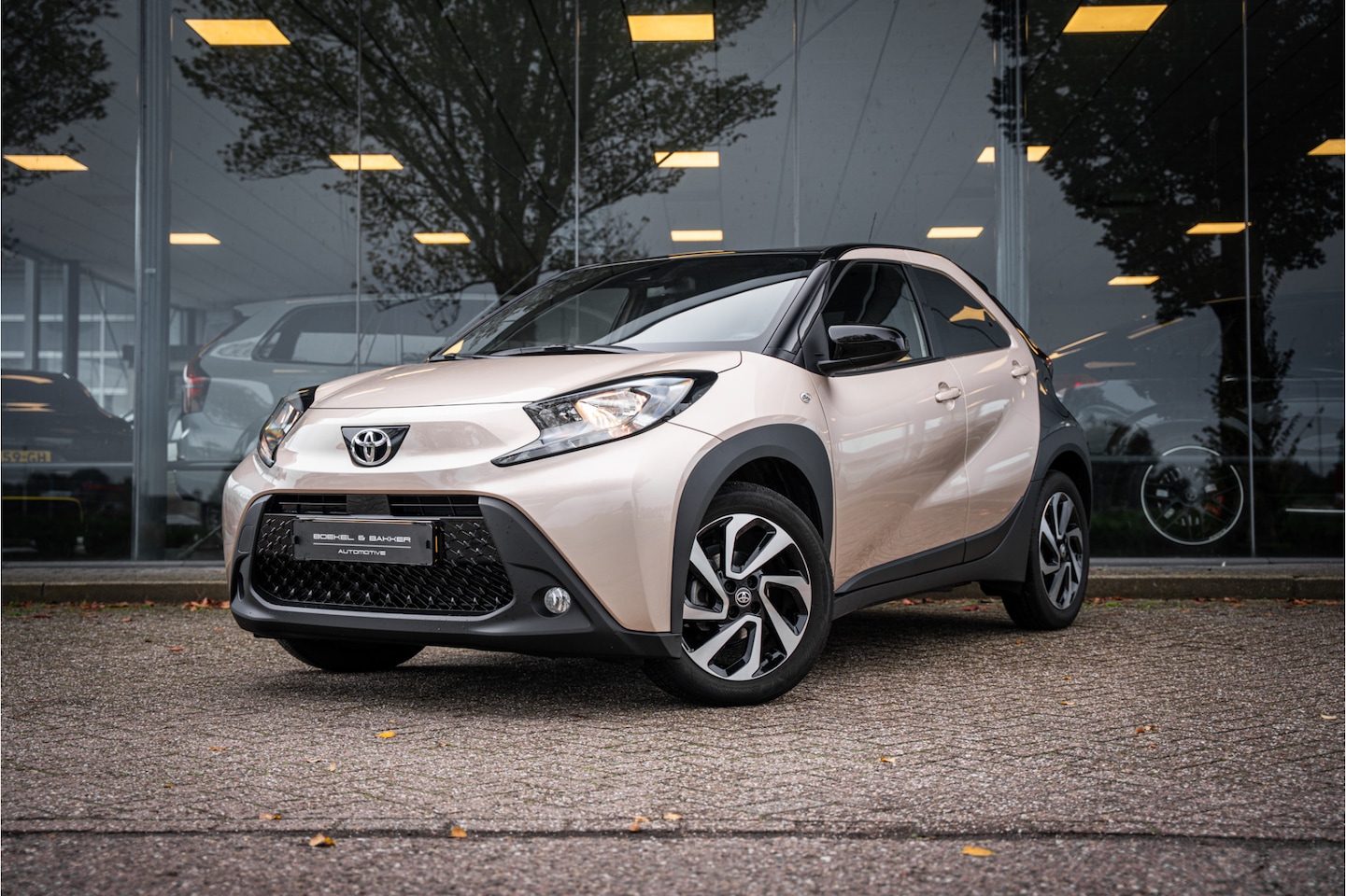 Toyota Aygo X - 1.0 VVT-i S-CVT Pulse ** Camera ** Stoelverwarming ** Dealeronderhouden ** Fabrieksgaranti - AutoWereld.nl