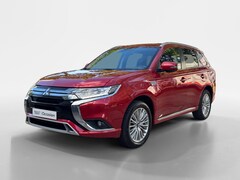 Mitsubishi Outlander - 2.4 PHEV Pure+ | Trekhaak | Camera | Stoelverwarming | Cruise |