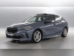 BMW 1-serie - 118i Business Edition Automaat / Navigatie / Panoramadak / Leder