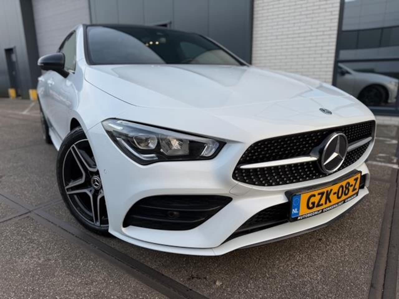 Mercedes-Benz CLA-Klasse - 180 d Premium Plus - AMG PAKKET - PANORAMADAK - FULL OPTIE - AutoWereld.nl