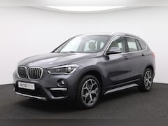 BMW X1 - sDrive20i Orange Edition 192PK Pano | Leder | HUD | Stoelverwarming