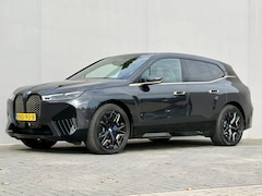 BMW iX - M60 Excellence 112 kWh / SOH 94% / 1e eigenaars auto / Schadevrij / BTW Auto / 2500kg Trek