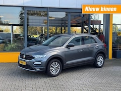 Volkswagen T-Roc - 1.5 DSG 150pk Style Business - trekhaak - adaptive cruise - stoelverwarming