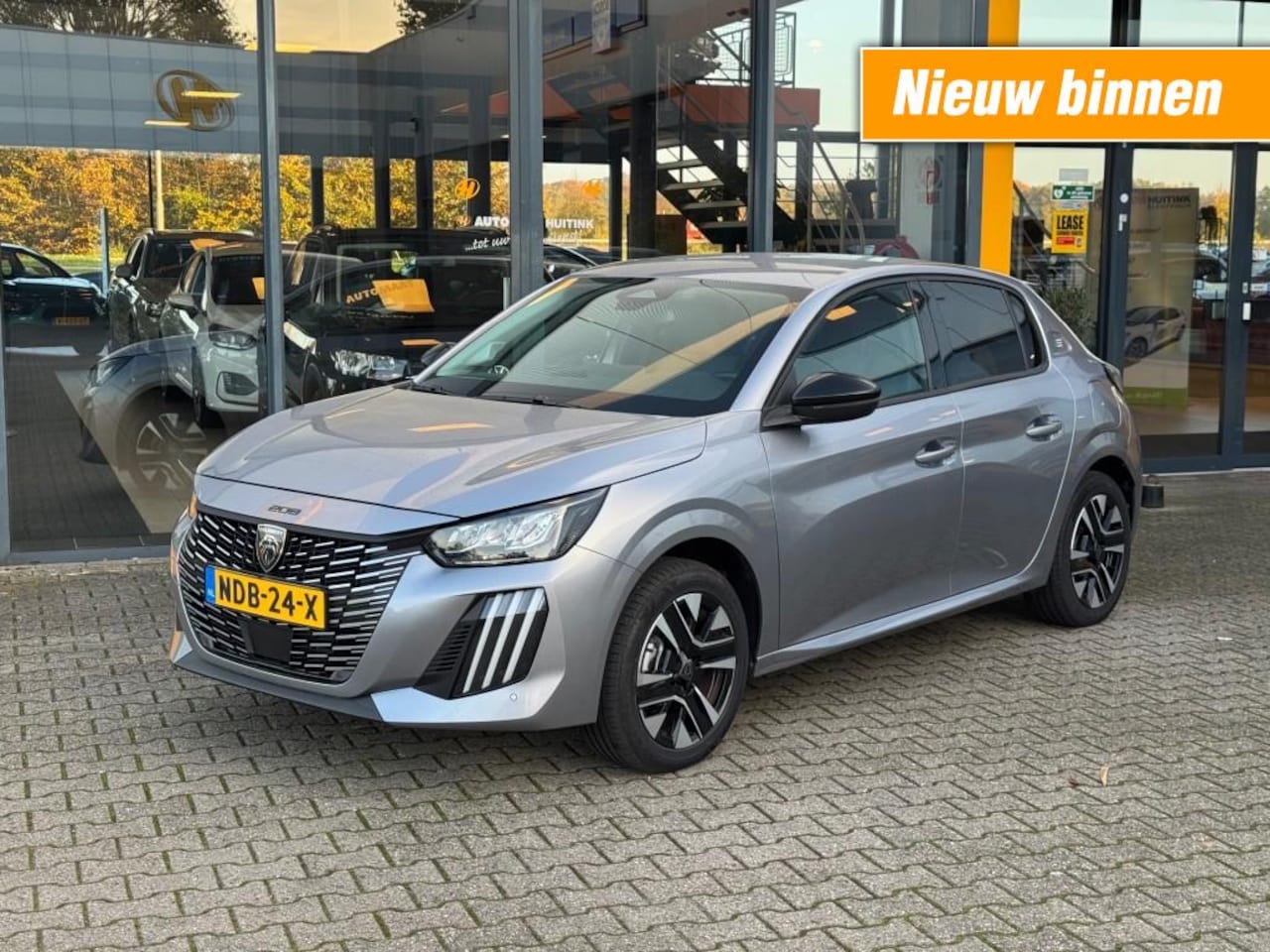 Peugeot e-208 - EV Allure Avantage 51 kWh - Apple/Android auto - sensoren - AutoWereld.nl