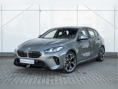 BMW 1-serie - 120 M Sport Automaat / Achteruitrijcamera / Sportstoelen / Adaptieve LED / Comfort Access