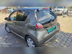 Toyota Aygo - 1.0 VVT-i /Airco/ Nw APK/ Bluetooth/ Garaantie