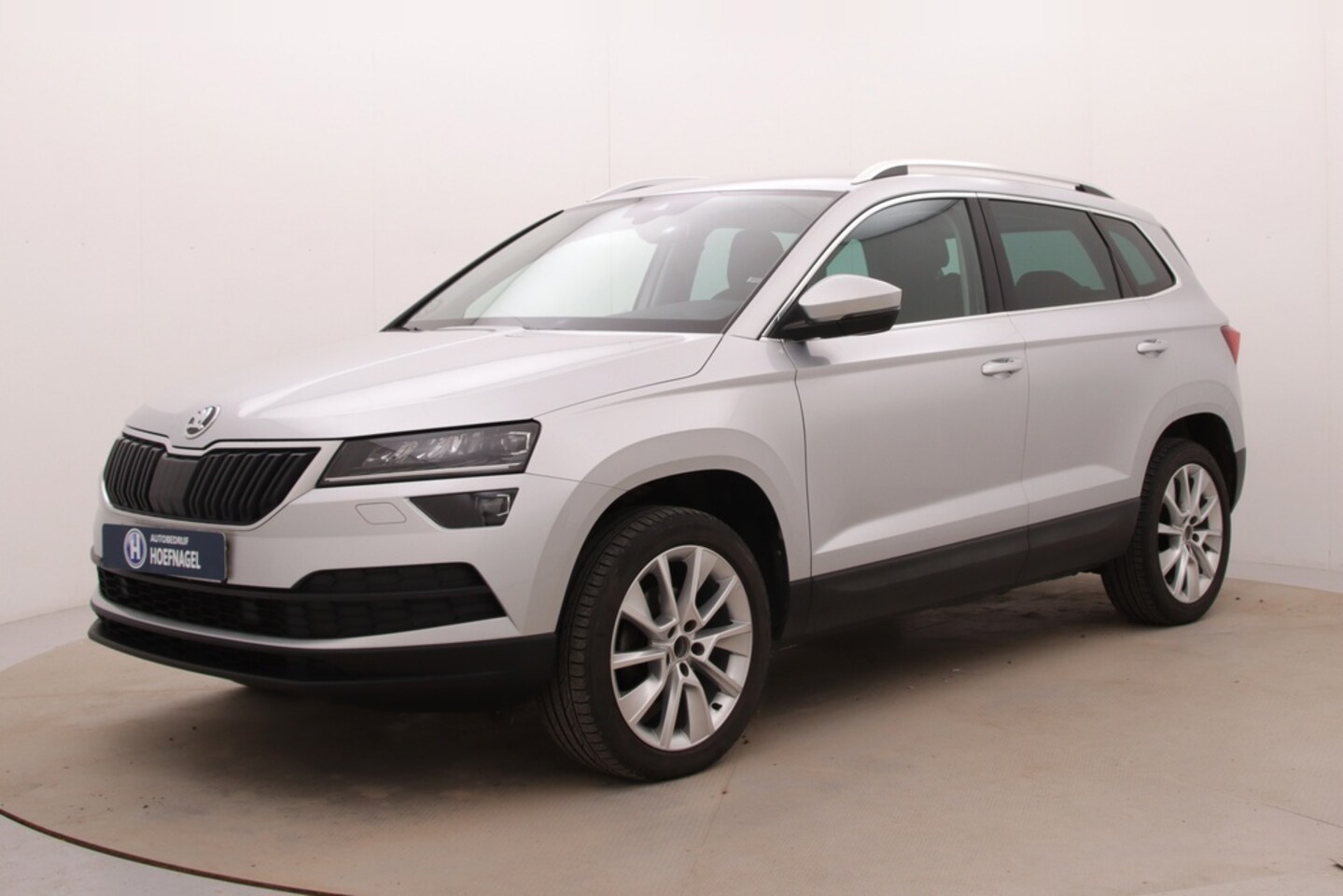 Skoda Karoq - 1.5 TSI ACT Style | Adaptive cruise | Stoelverwarming | CarPlay | Camera | Parkeersensoren - AutoWereld.nl