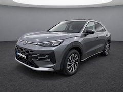 Volkswagen T-Roc - 1.5 eTsi Life First Edition Zwenkbare trekhaak / Dodehoek detectie / Stuur en stoelverwarm