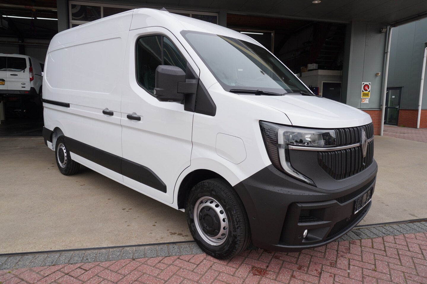 Renault Master E-Tech - T35 L2H2 long range 87 kWh 143PK Automaat Climate | Navi | Cruise | Camera/ Advance - AutoWereld.nl
