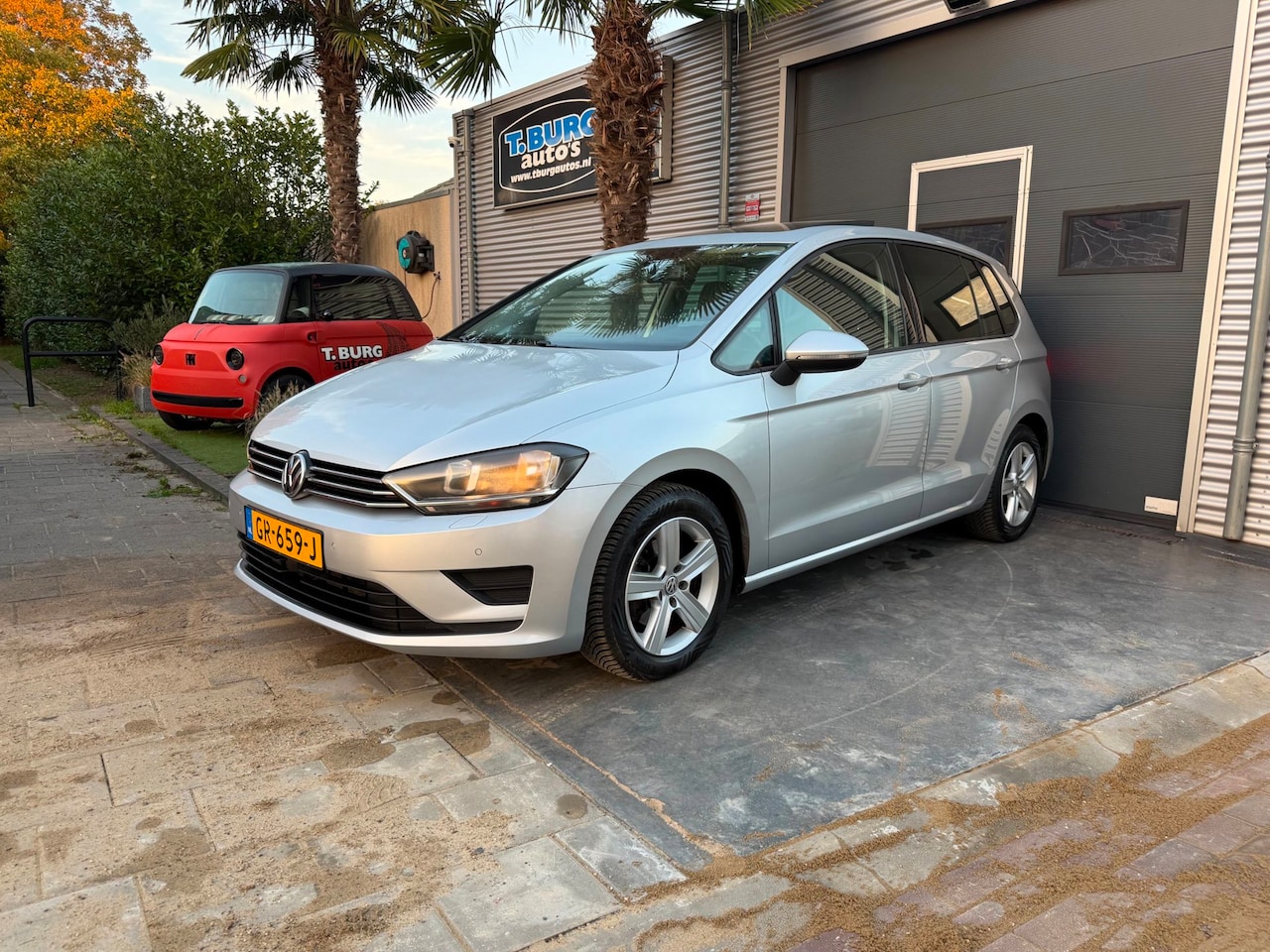 Volkswagen Golf Sportsvan - 1.2 TSI Highline AIRCO / Vele Extra's / Automaat DSG Pano. Dak - AutoWereld.nl