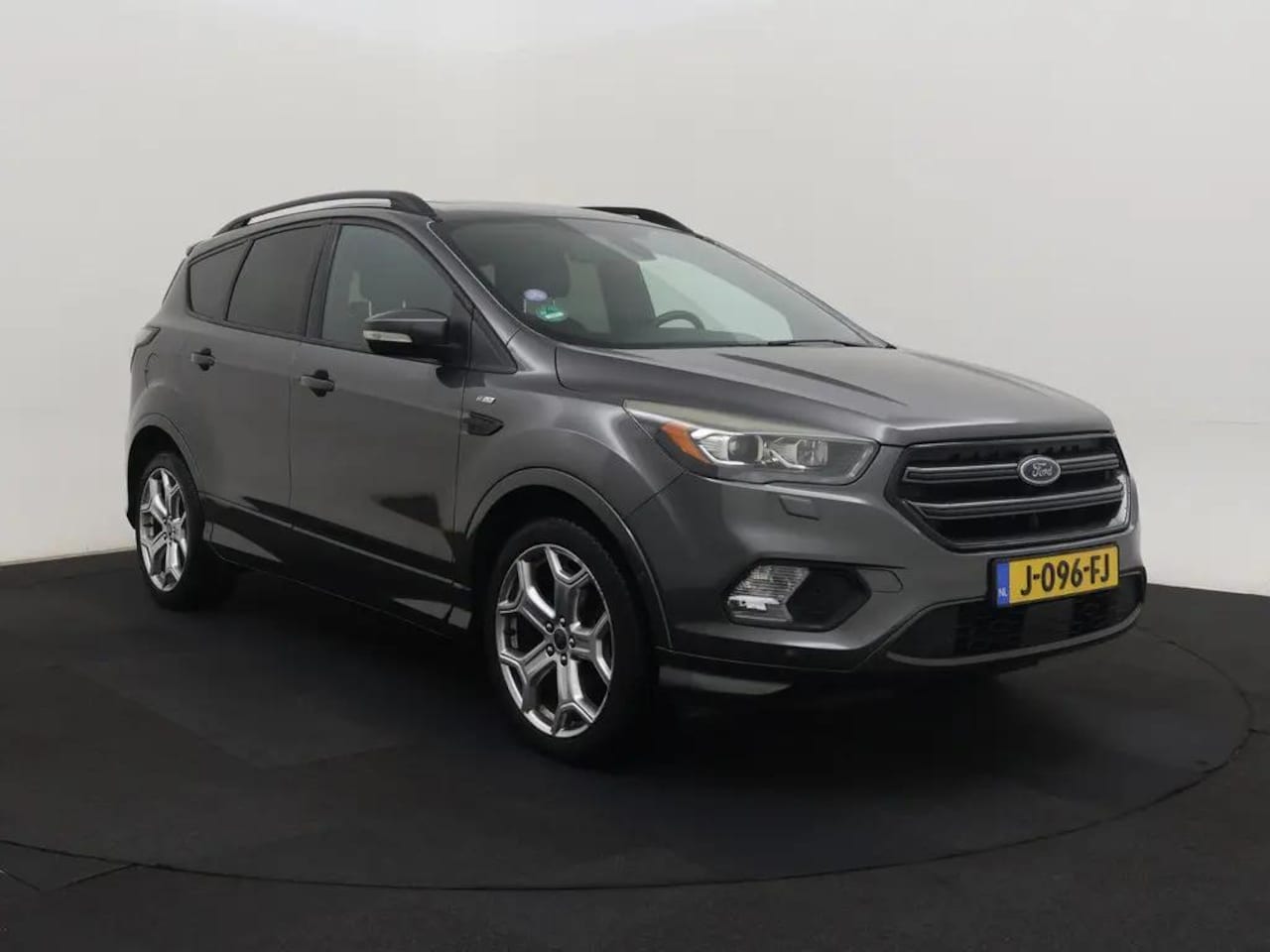 Ford Kuga - 1.5 EcoBoost Vignale Gratis Afleverpakket! | Trekhaak | Pano | Winterpakket | - AutoWereld.nl