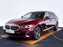 BMW 5-serie Touring - 530e Luxury Line - Trekhaak - Panoramadak - Head up - Comfort Access - Getinte Ruiten - Pa