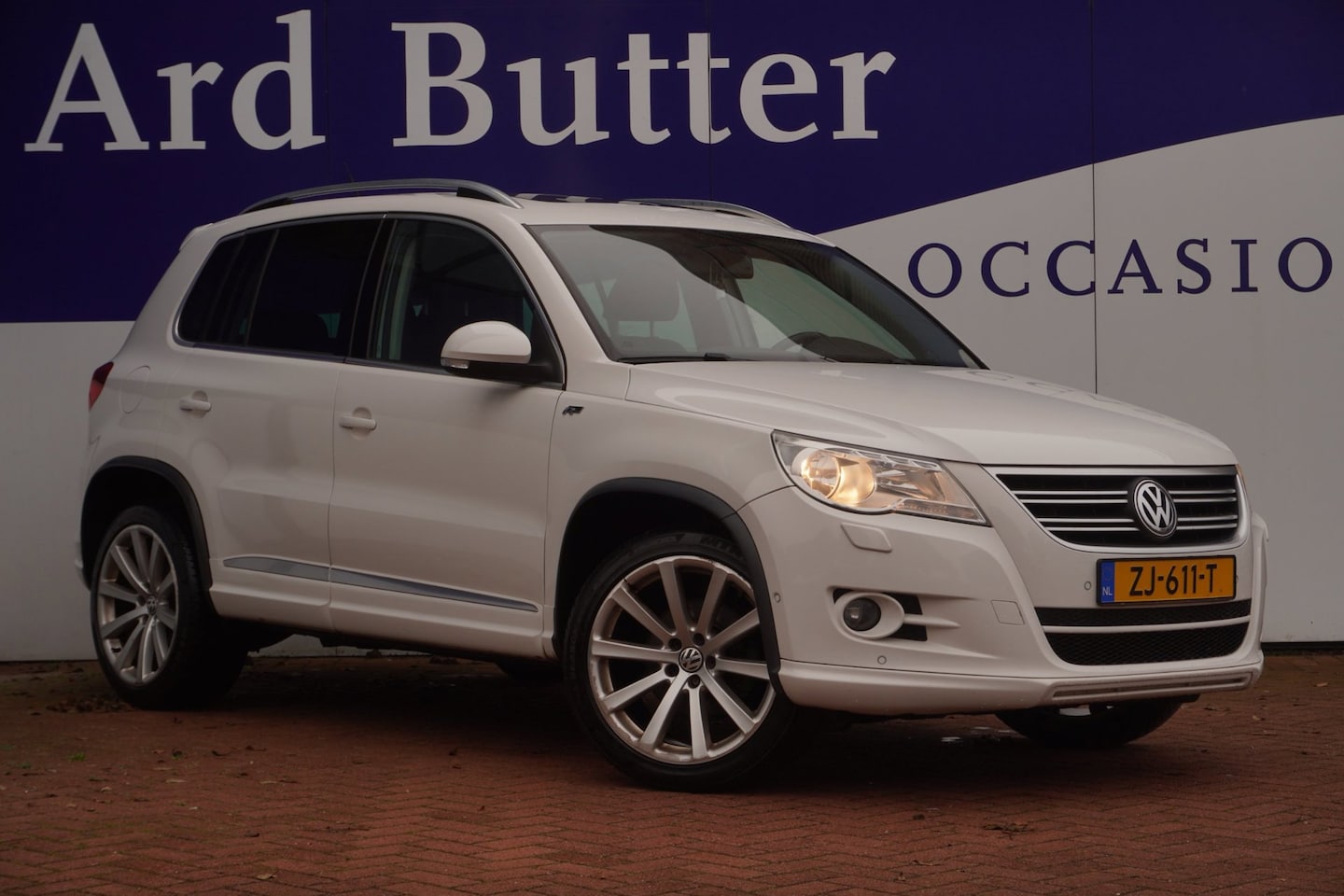 Volkswagen Tiguan - 1.4 TSI 150 PK Sport R Line + ecc+Pano-dak+Navi+stoel-verw+19"Lmv+7-2027 APK = EXPORT/HAND - AutoWereld.nl