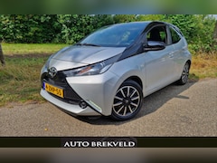 Toyota Aygo - 1.0 VVT-i x-play 69PK | Rijklaar | Camera | Cruise | Elektrisch pakket | Airco | LMV | NAP