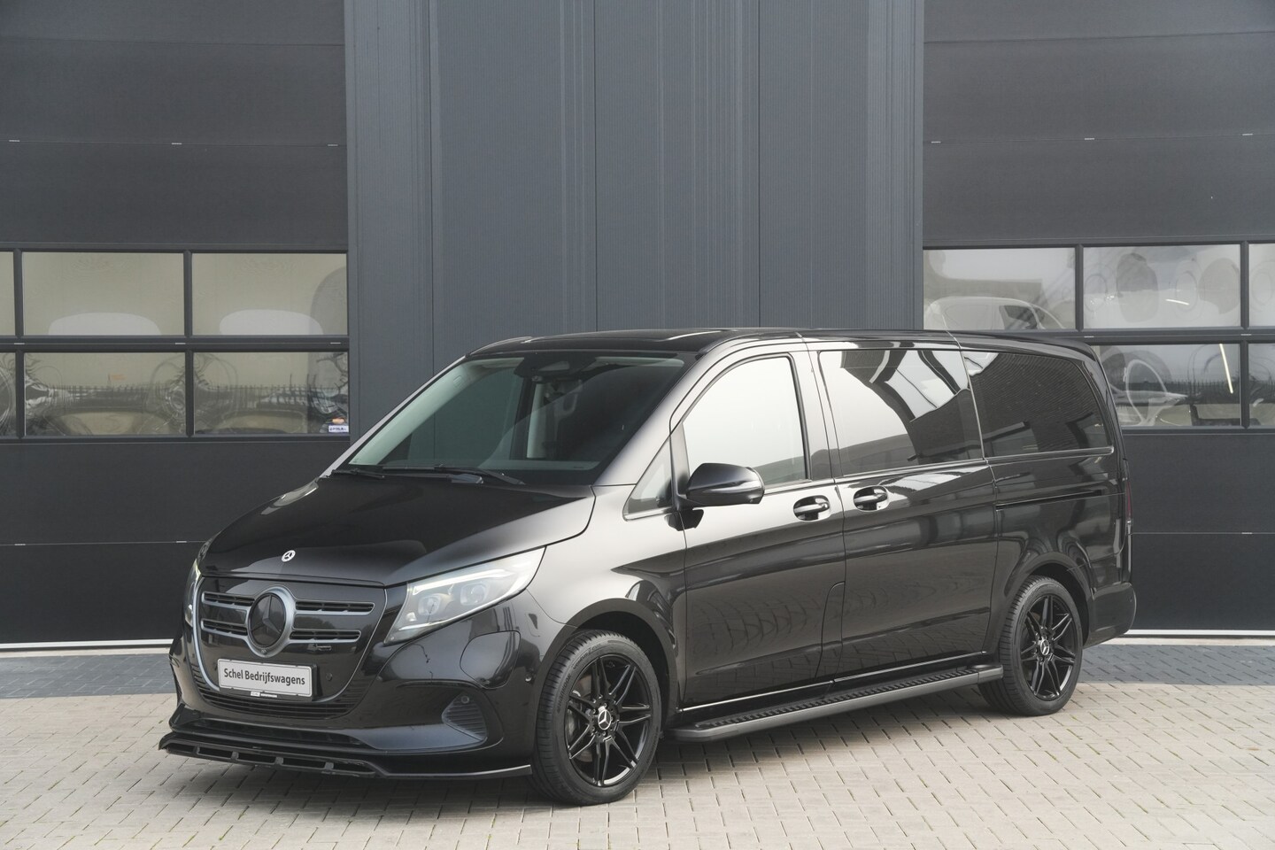 Mercedes-Benz EQV - 300 L2 90 kWh 204pk 6 Zits - 2x Schuif - 360 Camera - ACC - Stoelverwarming - Schuifdeuren - AutoWereld.nl