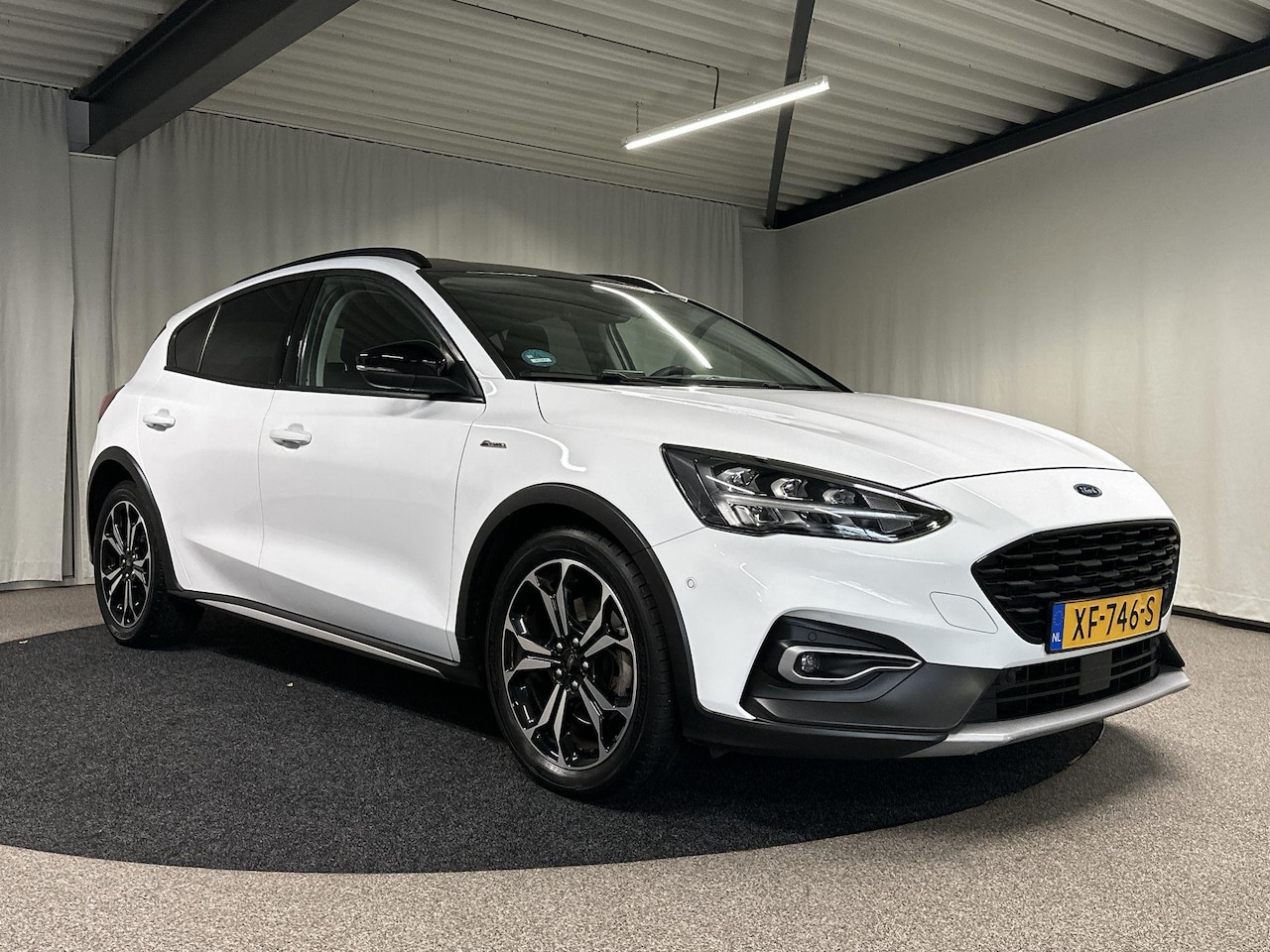 Ford Focus - 1.5 EcoBoost Active Business Automaat | Trekhaak - AutoWereld.nl