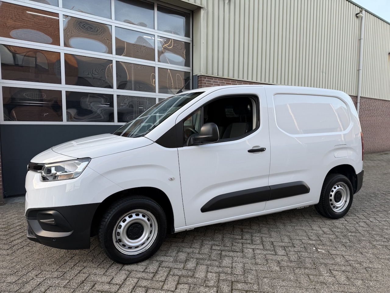 Toyota ProAce City - 1.2 Turbo Benzine Airco,Navi,Cruise,Pdc - AutoWereld.nl