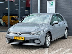 Volkswagen Golf - 1.0 eTSI Life /DIGTAAL Cockpit/CARPLAY/SFEERVERLICHTING/NETTE STAAT