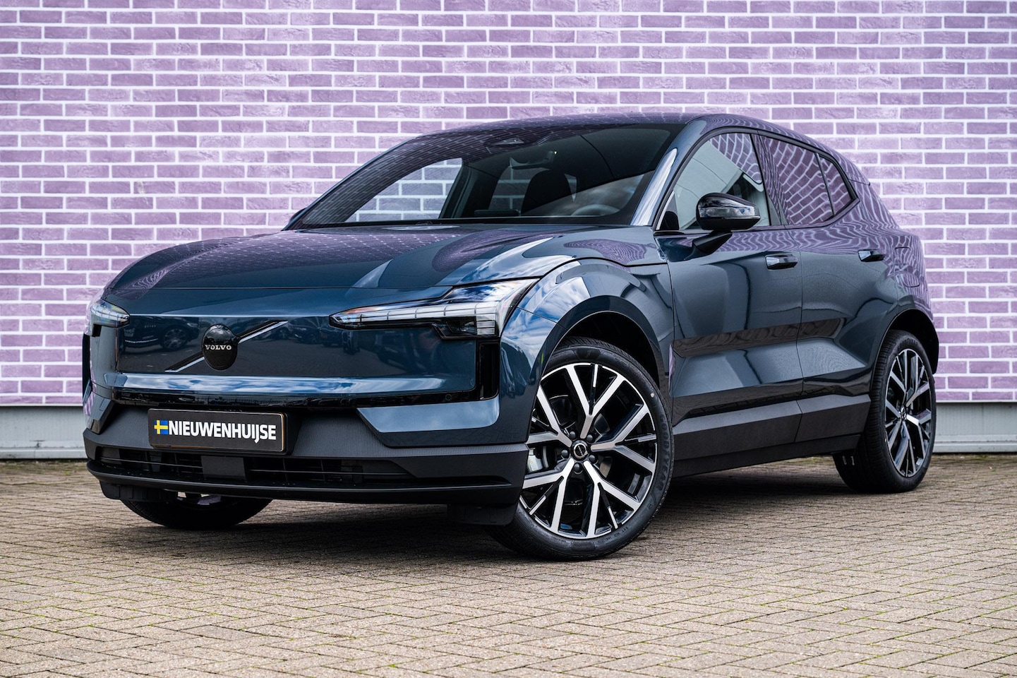 Volvo EX30 - P5 Long Range Plus Black Edition Europa 69 kWh | Black Interieur | 20" | Elektrische voors - AutoWereld.nl
