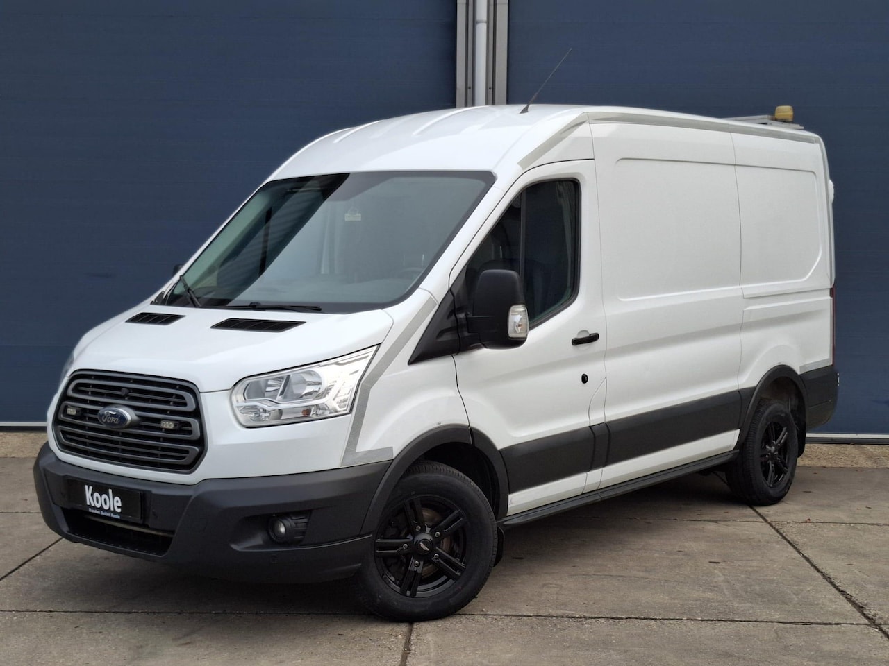 Ford Transit - 330 2.0 TDCI L2H2 Trend AIRCO / CRUISE CONTROLE / L2H2 / KASTEN INRICHTING / EURO 6 - AutoWereld.nl