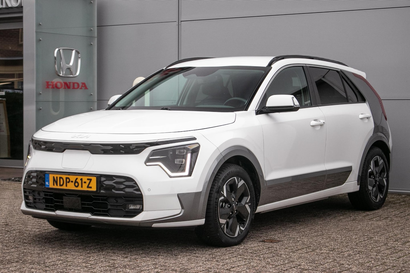 Kia Niro EV - ExecutiveLine 64.8 kWh -SOH 100% | Leer | Two Tone | Afn. Trekhaak | Ad. Cruise - AutoWereld.nl