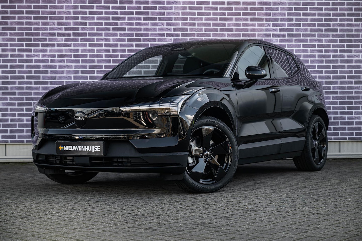 Volvo EX30 - P5 Long Range Plus Black Edition Europa 69 kWh | Adaptive Cruise Control | Stoel + Stuurve - AutoWereld.nl