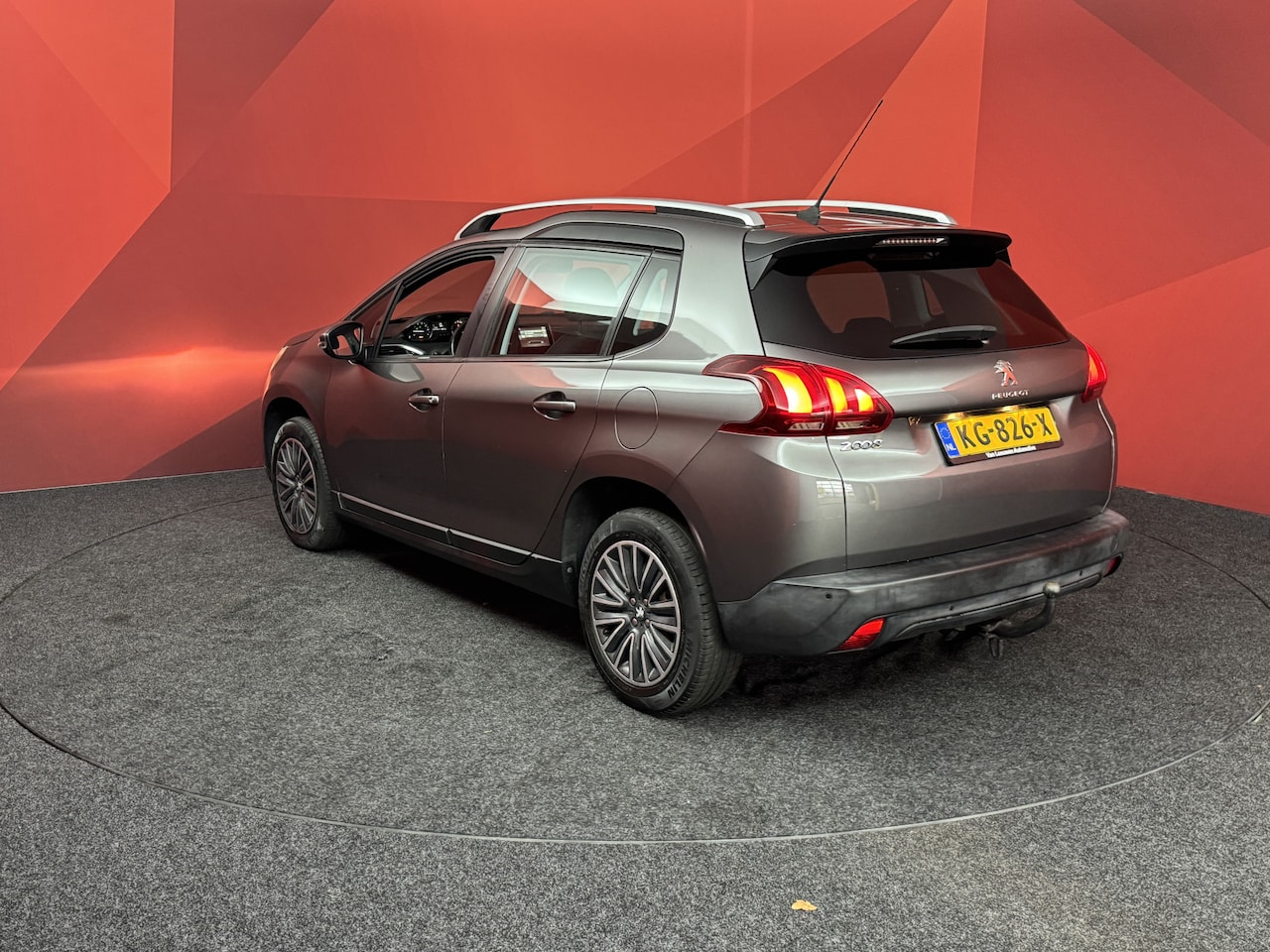 Peugeot 2008 - 1.2 PureTech Blue Lion | Trekhaak | Cruise | Airco | - AutoWereld.nl