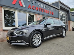 Volkswagen Passat Variant - 1.5 TSI Highline Business R Trekhaak Automaat Camera Carplay Mooie/Nette Auto