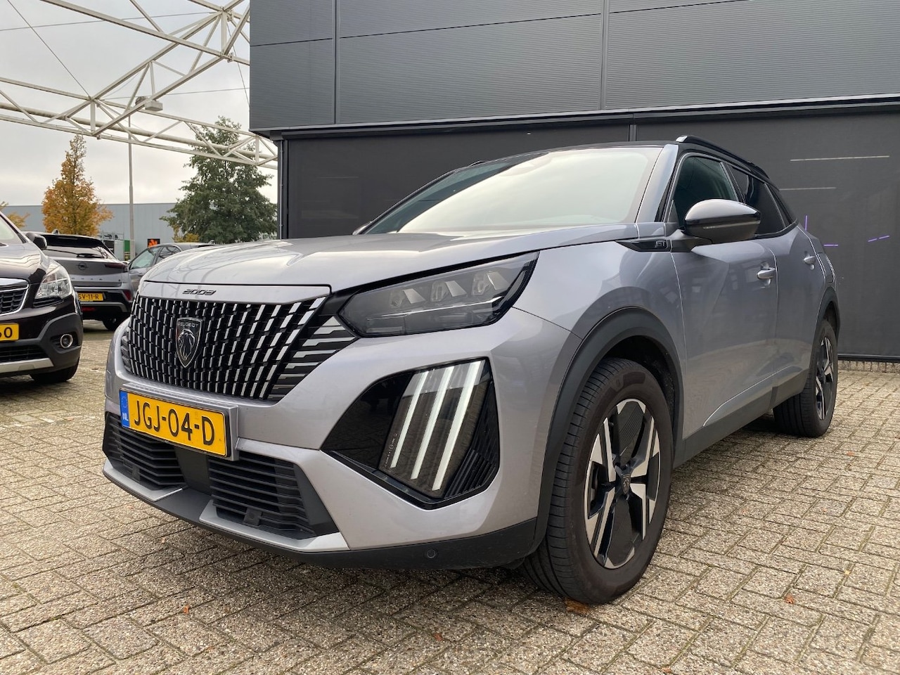 Peugeot 2008 - 1.2 Hybrid 145 GT tot 8 Jaar Garantie! | Navigatie | Achteruitrijcamera | Climate Control - AutoWereld.nl