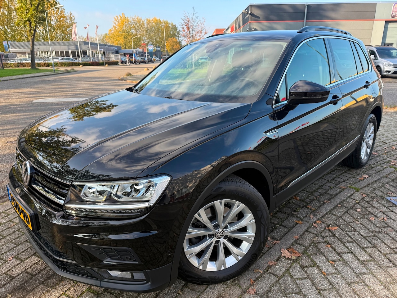 Volkswagen Tiguan - 1.5 TSI ACT Highline Business R DSG AUT ACC NAP CARPLAY - AutoWereld.nl