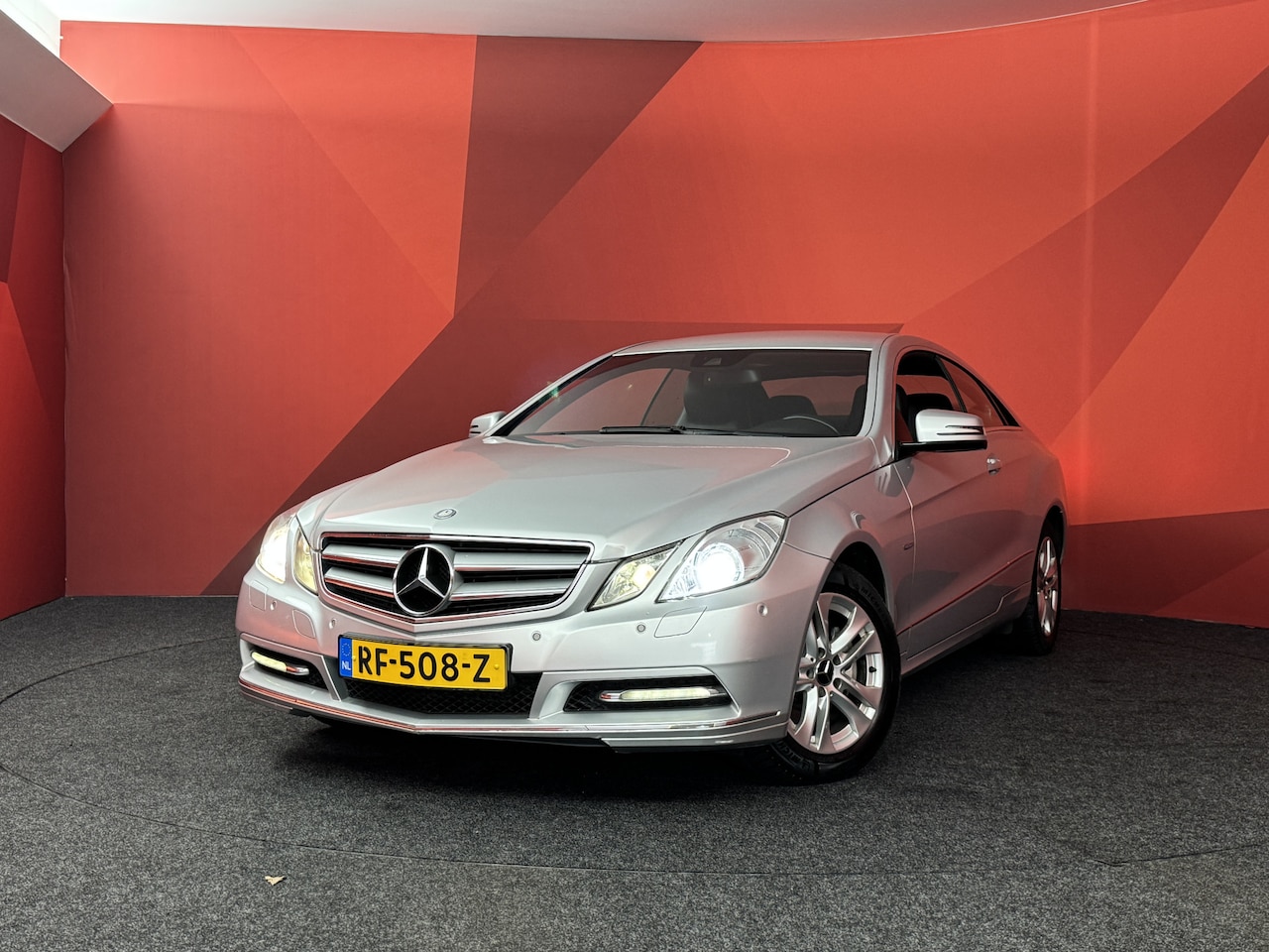 Mercedes-Benz E-klasse Coupé - 200 CGI Elegance | Stoelverwarming | Half leder | Cruise - AutoWereld.nl