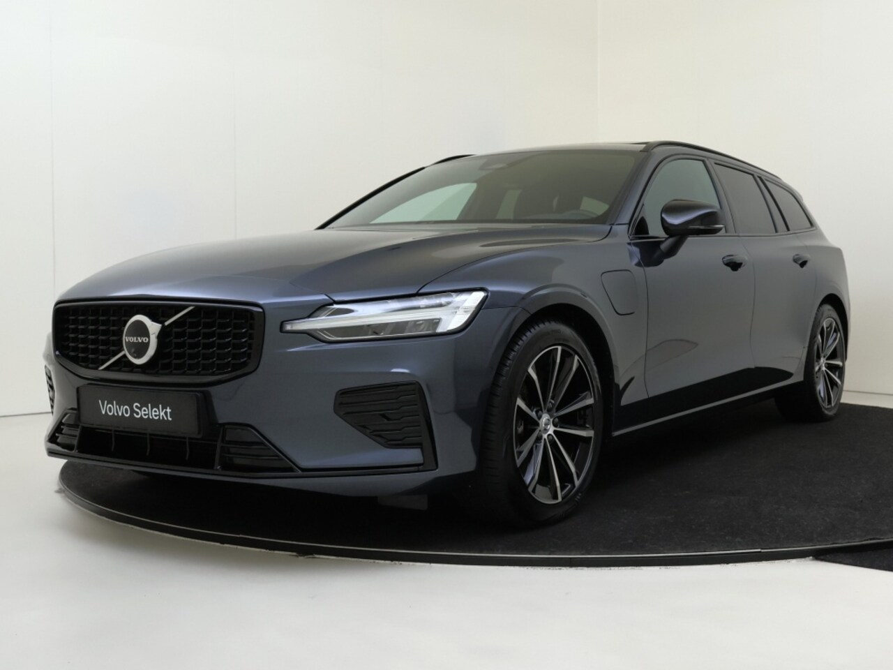 Volvo V60 - T6 AWD Plus Dark | Trekhaak | Panoramadak | HUD | - AutoWereld.nl