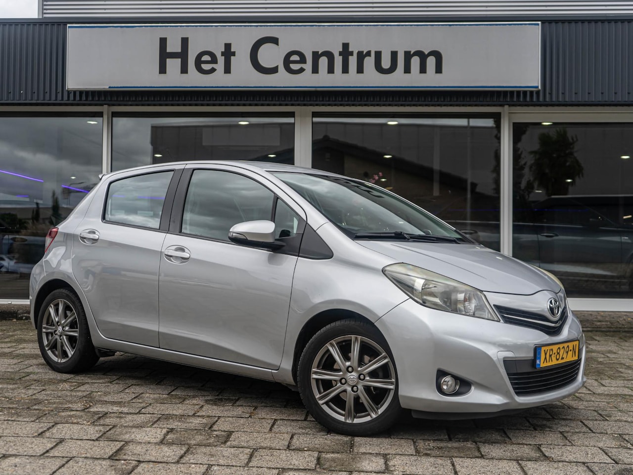 Toyota Yaris - 1.3 VVT-i Dynamic Clima - Camera - Navi - 16"LM - AutoWereld.nl
