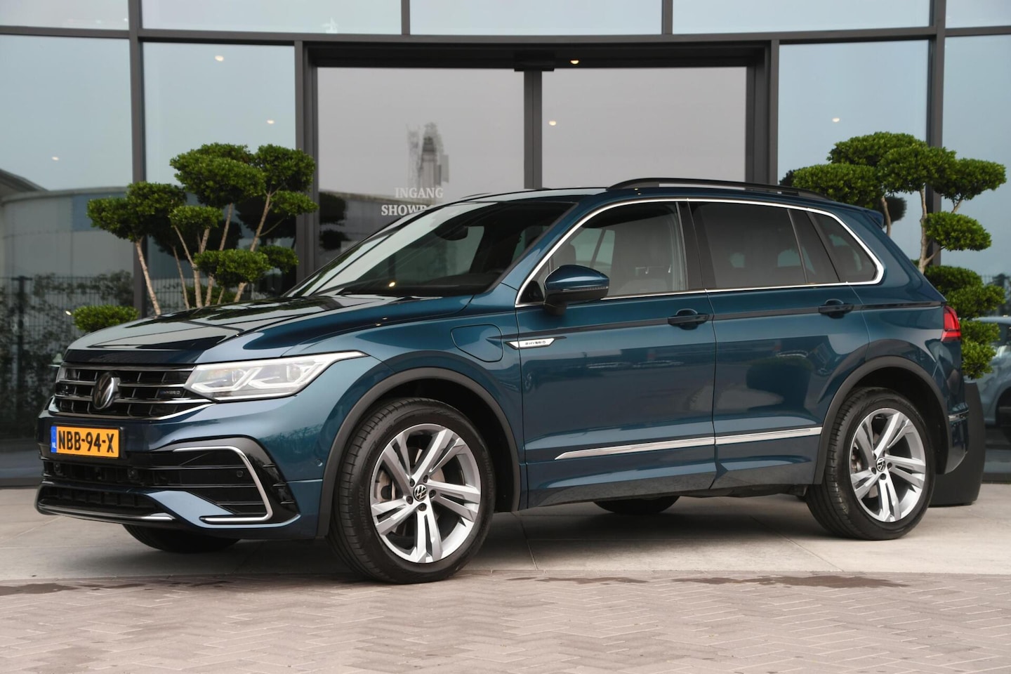 Volkswagen Tiguan - 1.4 TSI eHybrid R-Line Business+ | SOH 96% - AutoWereld.nl